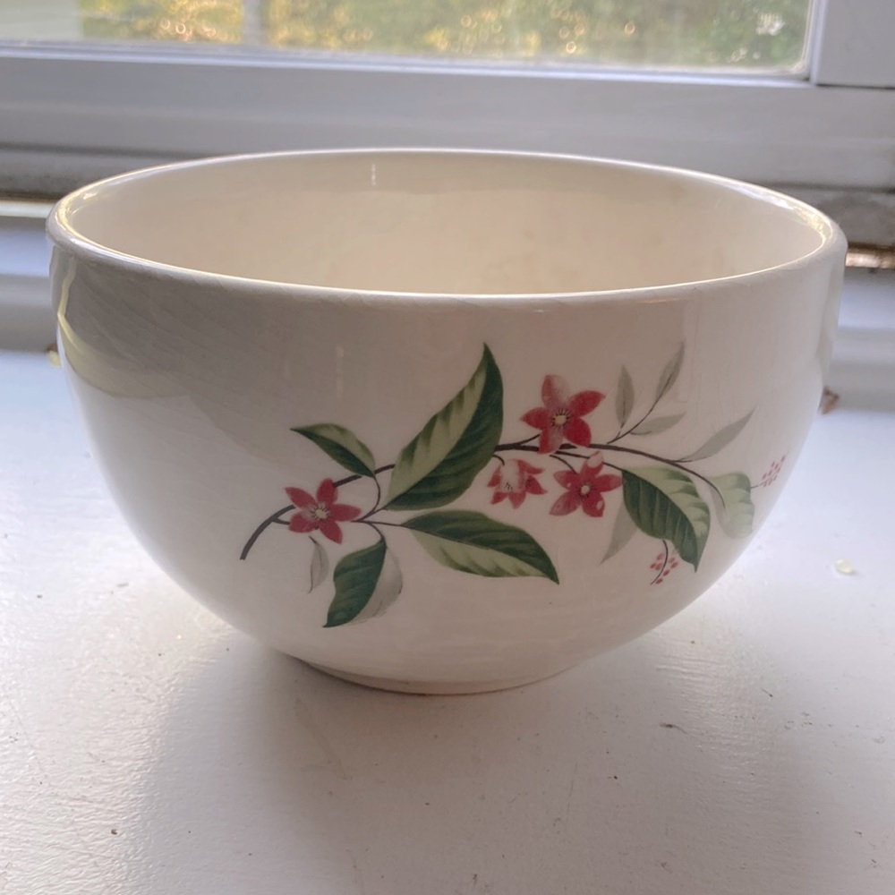 Vintage Kitchen Floral Bowl, Universal Cambridge Woodvine Red Flower. 1 QT.